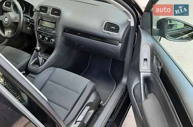 Хэтчбек Volkswagen Golf 2010 в 