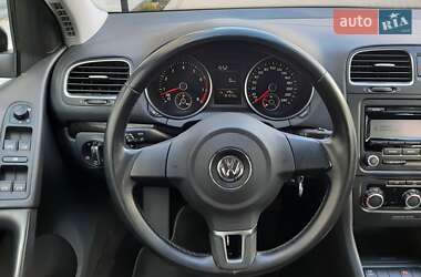Хэтчбек Volkswagen Golf 2010 в 