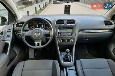 Хэтчбек Volkswagen Golf 2010 в 