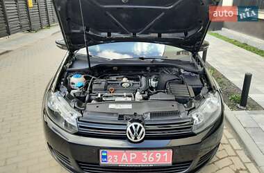 Хэтчбек Volkswagen Golf 2010 в 