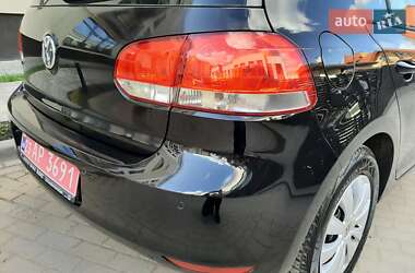 Хэтчбек Volkswagen Golf 2010 в 