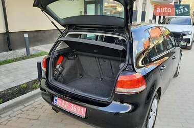 Хэтчбек Volkswagen Golf 2010 в 