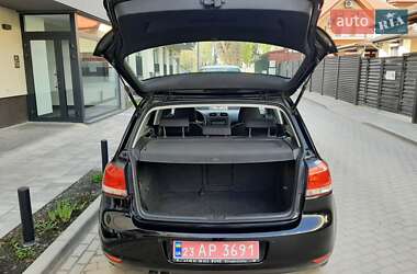 Хэтчбек Volkswagen Golf 2010 в 