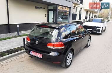 Хэтчбек Volkswagen Golf 2010 в 