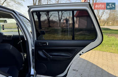 Хэтчбек Volkswagen Golf 2001 в 
