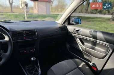 Хэтчбек Volkswagen Golf 2001 в 