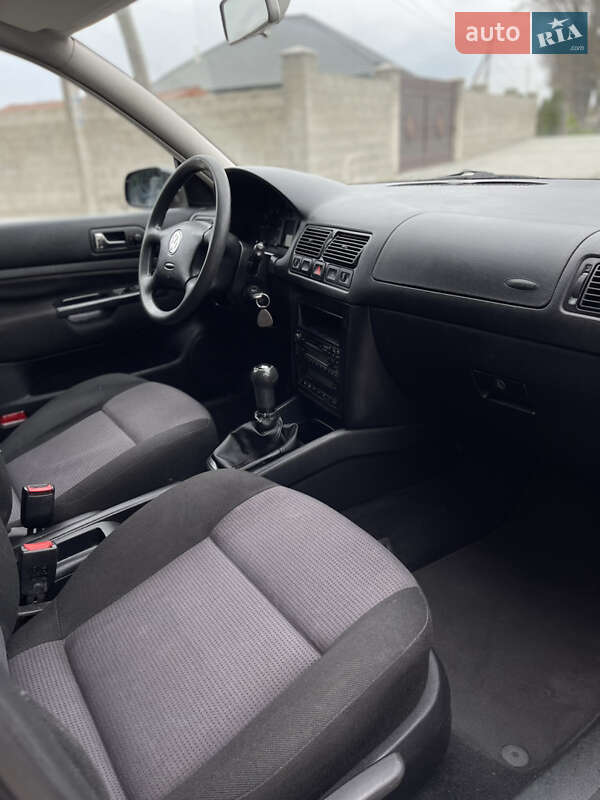 Універсал Volkswagen Golf 2001 в Тернополі