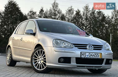 Хетчбек Volkswagen Golf 2005 в 