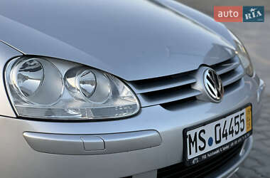 Хетчбек Volkswagen Golf 2005 в 