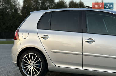 Хетчбек Volkswagen Golf 2005 в 