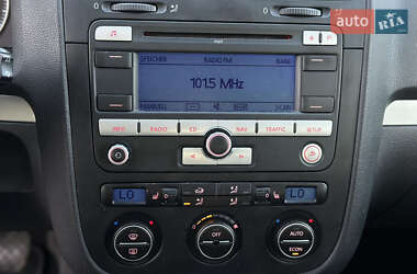 Хетчбек Volkswagen Golf 2005 в 