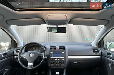 Хетчбек Volkswagen Golf 2005 в 