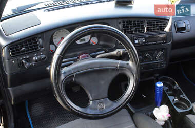 Хэтчбек Volkswagen Golf 1986 в 