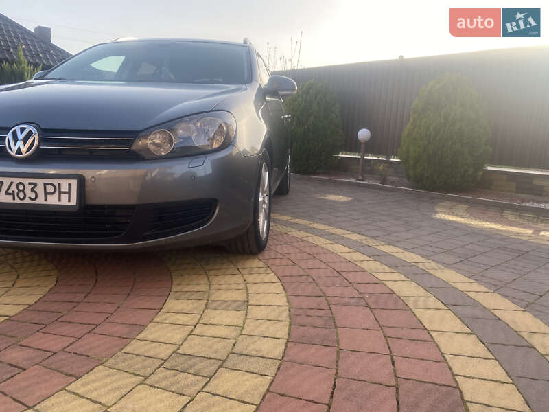 Универсал Volkswagen Golf 2010 в 
