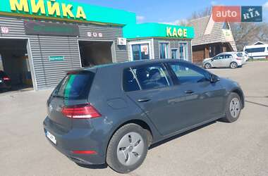 Хэтчбек Volkswagen Golf 2018 в 