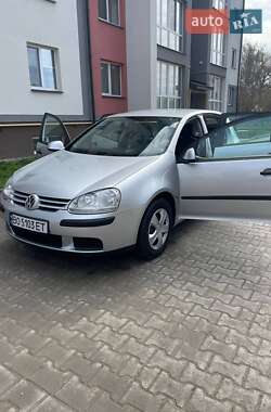 Хэтчбек Volkswagen Golf 2005 в 