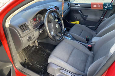 Хэтчбек Volkswagen Golf 2008 в 