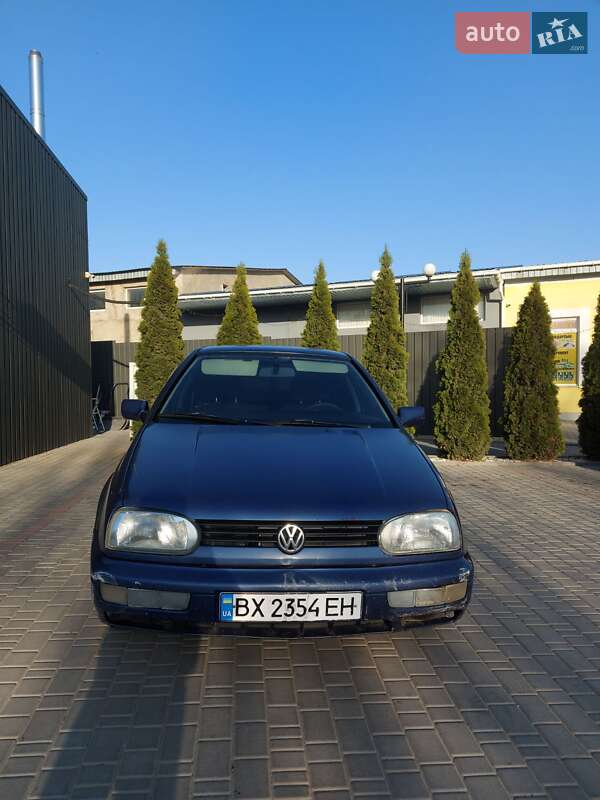 Хэтчбек Volkswagen Golf 1998 в 