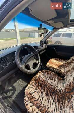 Хэтчбек Volkswagen Golf 1993 в 