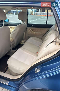 Хэтчбек Volkswagen Golf 1999 в 