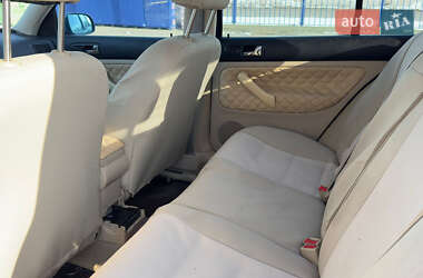 Хэтчбек Volkswagen Golf 1999 в 