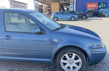 Хэтчбек Volkswagen Golf 1999 в 