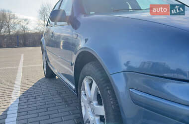 Хэтчбек Volkswagen Golf 1999 в 