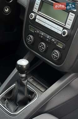 Хэтчбек Volkswagen Golf 2008 в 