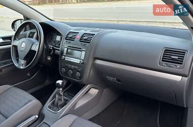 Хэтчбек Volkswagen Golf 2008 в 