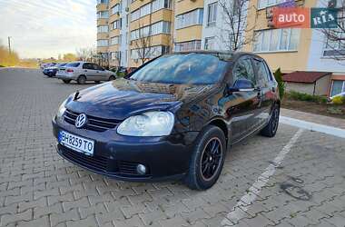 Хэтчбек Volkswagen Golf 2005 в 