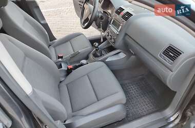 Хэтчбек Volkswagen Golf 2005 в 