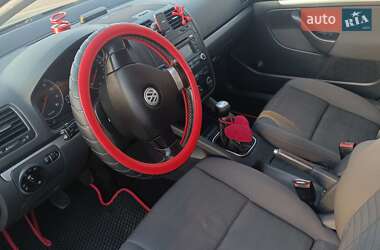 Хэтчбек Volkswagen Golf 2006 в 