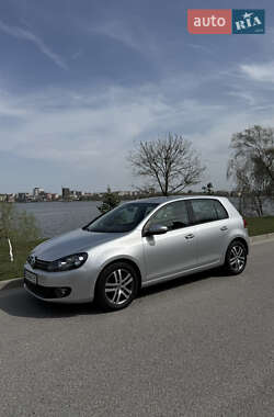 Хэтчбек Volkswagen Golf 2009 в 