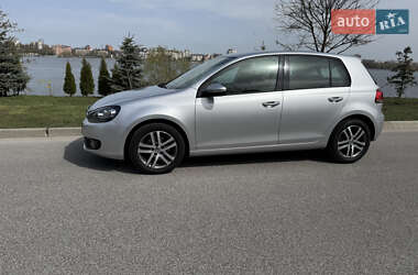 Хэтчбек Volkswagen Golf 2009 в 