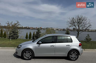 Хэтчбек Volkswagen Golf 2009 в 