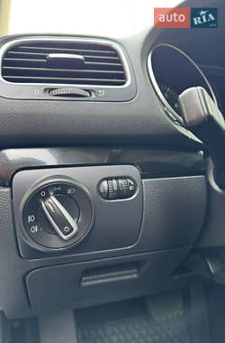Хэтчбек Volkswagen Golf 2009 в 