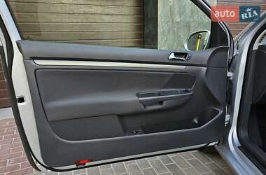 Хетчбек Volkswagen Golf 2006 в 