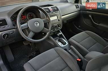 Хетчбек Volkswagen Golf 2006 в 