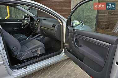 Хетчбек Volkswagen Golf 2006 в 