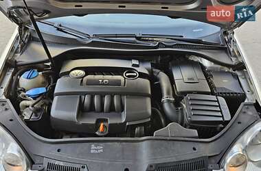 Хетчбек Volkswagen Golf 2006 в 