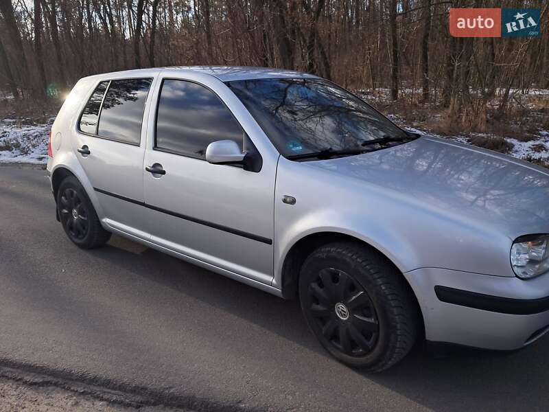 Хетчбек Volkswagen Golf 2002 в Переяславі