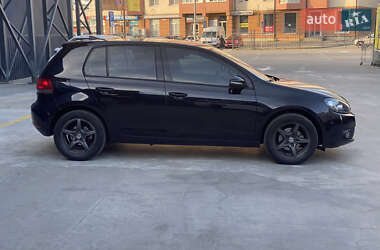 Хэтчбек Volkswagen Golf 2010 в 