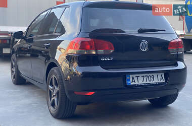 Хэтчбек Volkswagen Golf 2010 в 