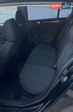 Хэтчбек Volkswagen Golf 2010 в 