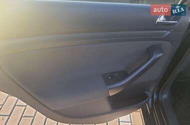 Хетчбек Volkswagen Golf 2004 в 