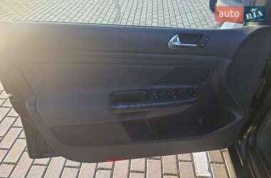 Хетчбек Volkswagen Golf 2004 в 