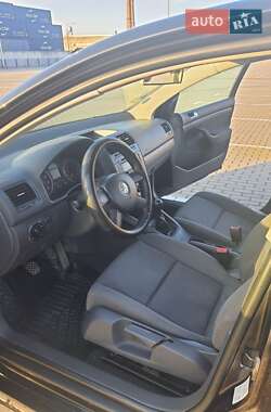 Хетчбек Volkswagen Golf 2004 в 