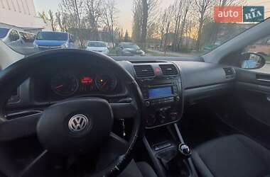Хетчбек Volkswagen Golf 2004 в 
