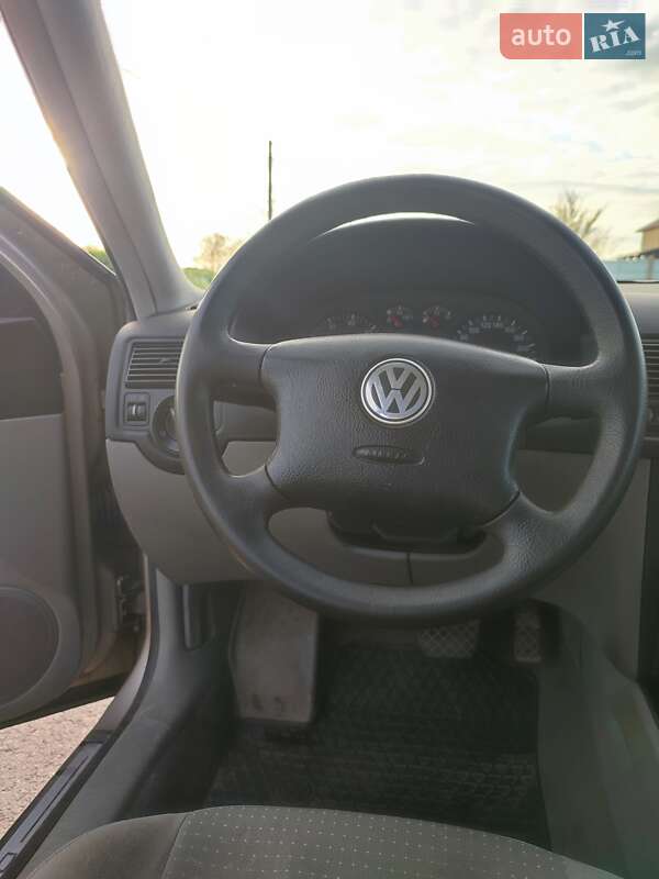 Універсал Volkswagen Golf 2004 в Запоріжжі