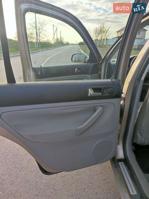 Універсал Volkswagen Golf 2004 в Запоріжжі